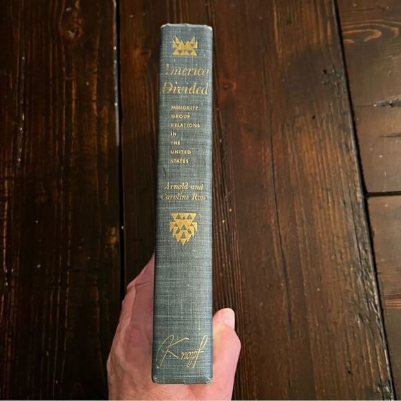 América Divided by Arnold and Caroline Rose - Picture 5 of 6